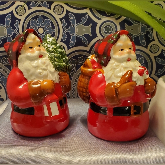 🎁Jolly Santa Salt/Pepper Shakers - Picture 1 of 4